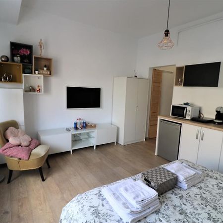 Lovely City Center Apartment - Free Minibar Bucharest Luaran gambar
