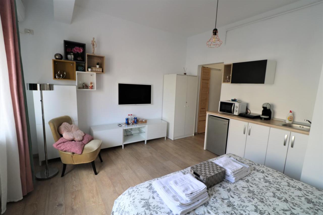 Lovely City Center Apartment - Free Minibar Bucharest Luaran gambar
