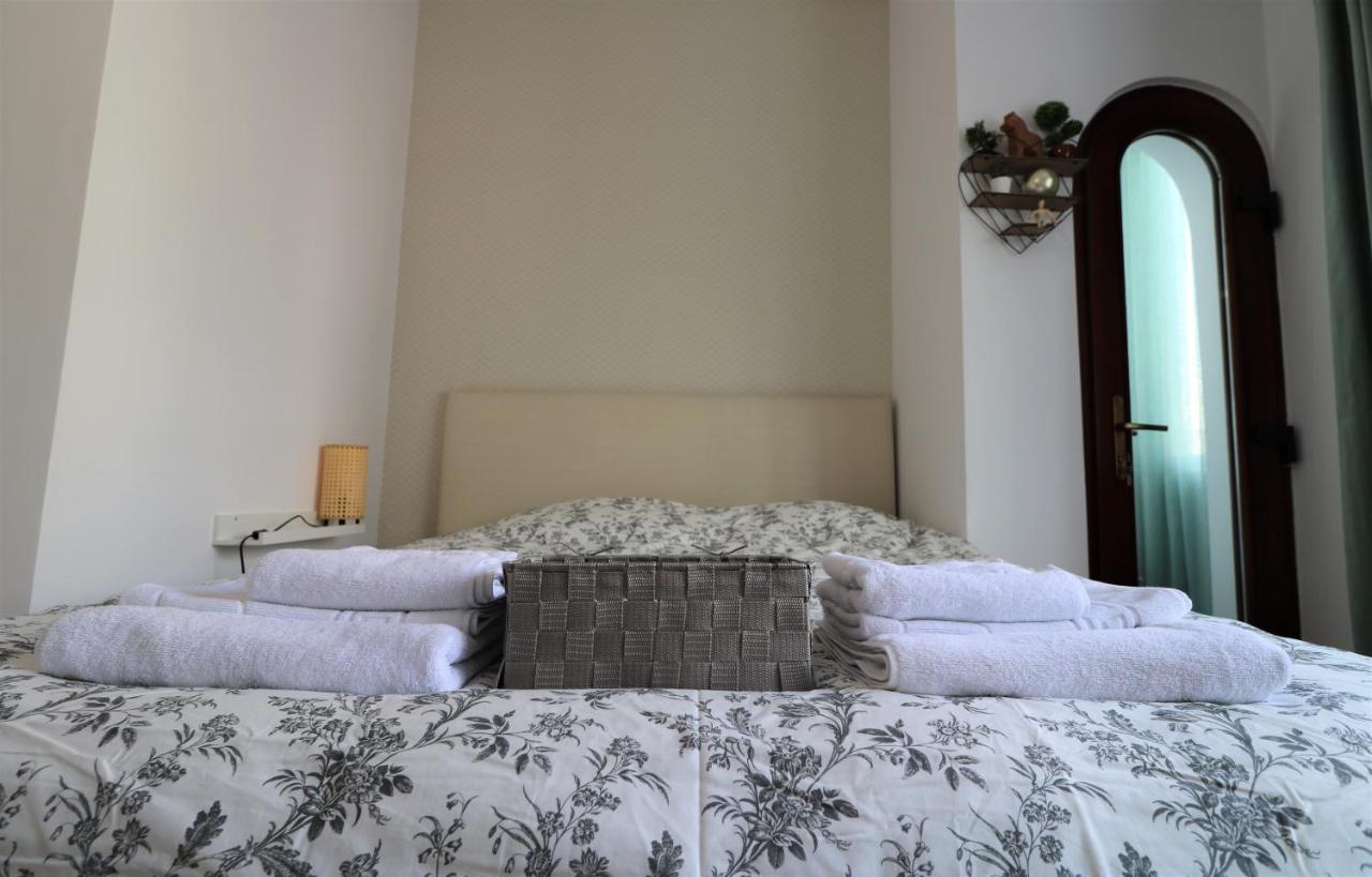 Lovely City Center Apartment - Free Minibar Bucharest Luaran gambar
